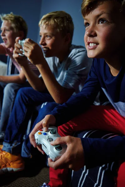 Siete Pronti Perdere Giovani Ragazzi Che Giocano Videogiochi — Foto Stock