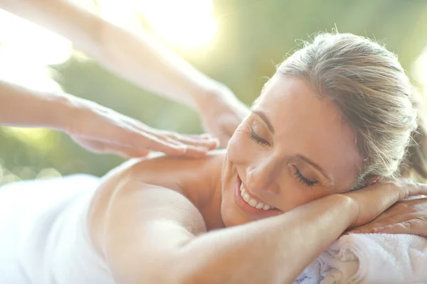 Che Sensazione Incredibile Una Donna Matura Attraente Che Gode Massaggio — Foto Stock