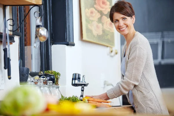 Always Season Everything Love Portrait Beautiful Woman Preparing Meal Kitchen — Stock Photo, Image