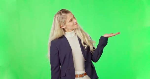 Biznes Kobieta Decyzja Umieszczenie Produktu Zielonym Ekranie Reklamie Tle Studio — Wideo stockowe