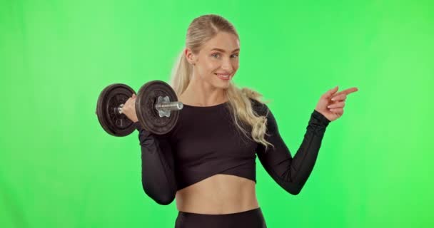 Apontando Exercício Mulher Com Haltere Espaço Publicitário Tela Verde Mockup — Vídeo de Stock