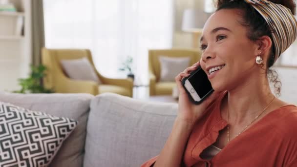 Telefone Chamada Comunicação Relaxar Mulher Negra Sofá Falando Feliz Sorrir — Vídeo de Stock