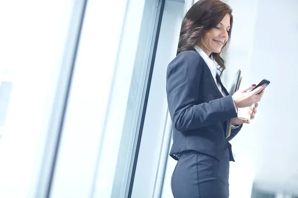 One Business Woman Reading Social Media Her Cellphone While Holding — Stock Photo, Image