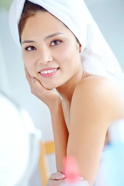 Take Care Skin You Beautiful Young Asian Woman Smiling While — Stock Photo, Image