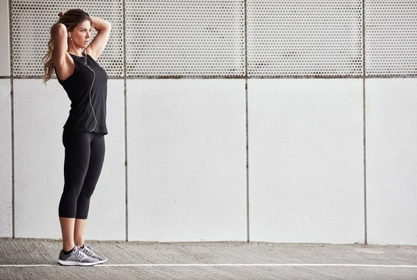 Yapabileceğimi Biliyorum Yapacağım Spor Yapan Genç Bir Kadın Dışarıda Egzersiz — Stok fotoğraf