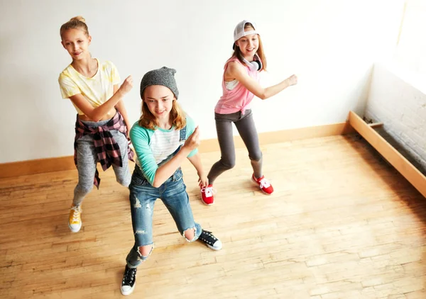 Muévete Música Pierdas Ritmo Chicas Jóvenes Bailando Estudio Baile —  Fotos de Stock