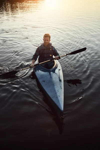 Enjoys Kayaking Most High Angle Shot Young Man Kayaking Lake — Stock Photo, Image