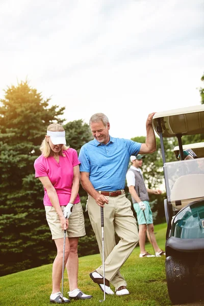 Dat Geweldig Een Aanhankelijk Volwassen Paar Brengen Een Dag Golfbaan — Stockfoto