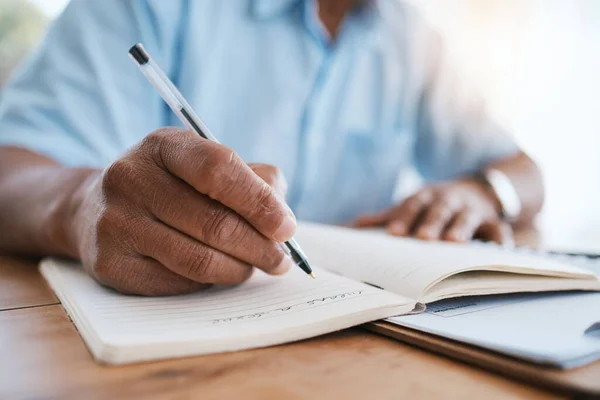 Homem Mãos Escrever Livro Para Finanças Orçamento Planejamento Programação Trabalho — Fotografia de Stock