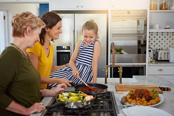 Theres One Recipe Family Swears Three Generational Family Women Cooking — Stock Photo, Image
