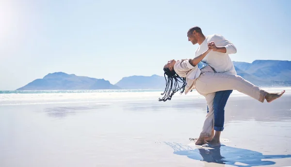 Casal Praia Dança Com Felicidade Por Espaço Para Maquete Com — Fotografia de Stock