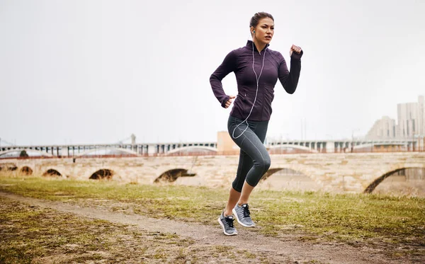 Τρέξιμο Είναι Κάτι Παραπάνω Από Άσκηση Πλήρες Πλάνο Μιας Ελκυστικής — Φωτογραφία Αρχείου