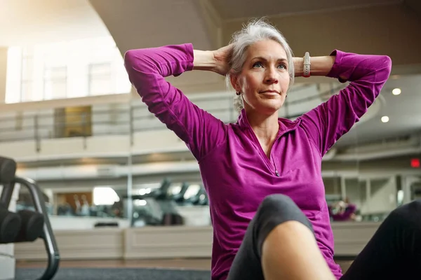 stock image Keeping up with her healthy habits. a mature woman working out at the gym