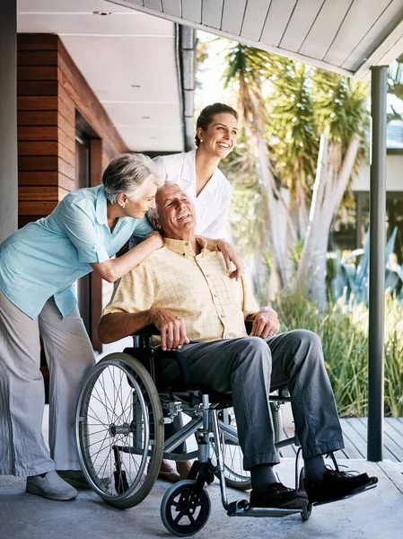 Youll Healed Home Time Again Senior Couple Nurse Retirement Home — Stock Photo, Image