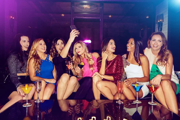 Erinnerungen Die Ladies Night Eine Gruppe Von Freunden Macht Selfies — Stockfoto
