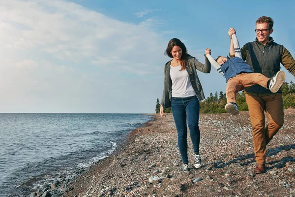 stock image Memories are made with outings like these. a young family spending a day at the lake