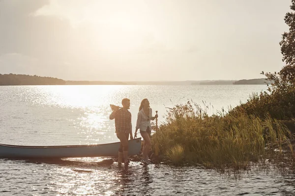 Perfect Activity Anyone Who Loves Outdoors Young Couple Going Canoe — Stock Photo, Image