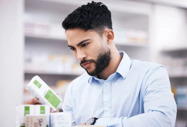Estoque Farmácia Homem Verificação Varejo Medicamentos Cliente Uma Loja Saúde — Fotografia de Stock