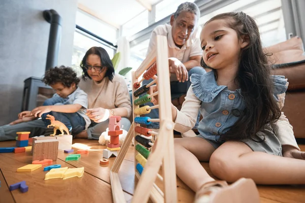 Onderwijs Speelgoed Grootouders Met Kinderen Vloer Voor Het Spelen Educatieve — Stockfoto