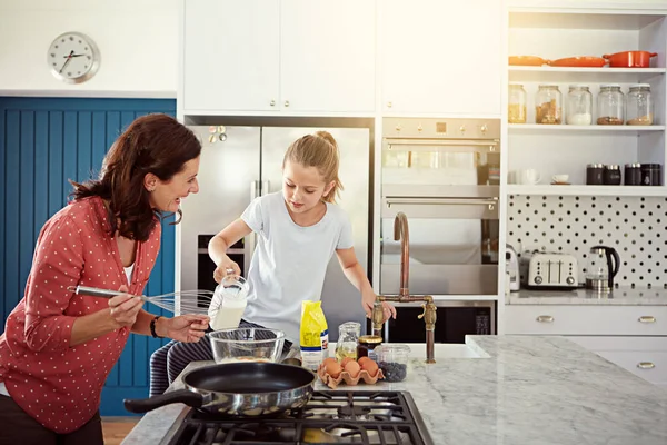Shes Gonna Great Baker One Day Mother Baking Her Daughter — Stock Photo, Image