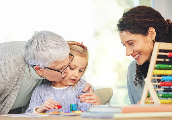Mormor Mamma Och Flicka Lär Sig Hemma Med Abacus För — Stockfoto