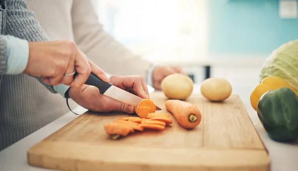 Vágódeszka Közelkép Vagy Pár Kézzel Főzni Zöldségek Konyhában Egészséges Vitaminok — Stock Fotó