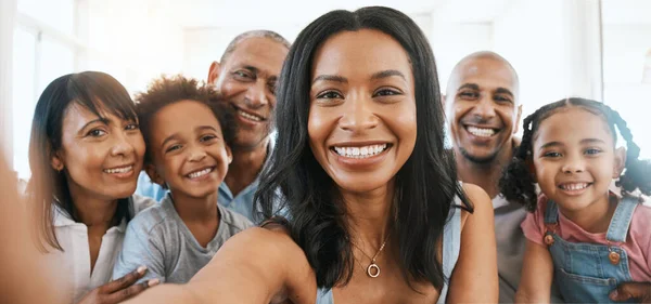 Portrait Big Family Happy Selfie Home Bonding Having Fun Together — Stock Photo, Image