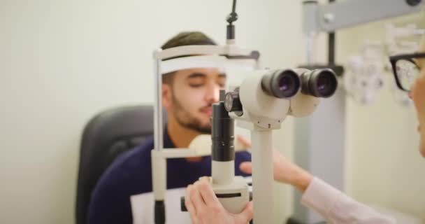 Optometrist Detecting Glaucoma Disorders Back Eyeball Young Man Eye Exam — Vídeos de Stock