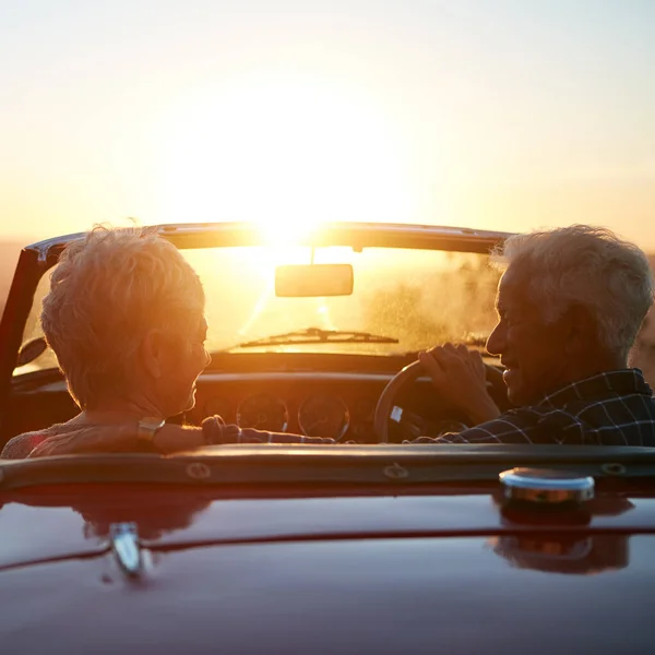 Pensioneringen Tog Dem Till Ett Underbart Ställe Ett Äldre Par — Stockfoto