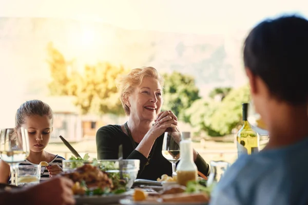 Family Makes Time Each Other Happy Family Enjoying Lunch Together — Stock Photo, Image