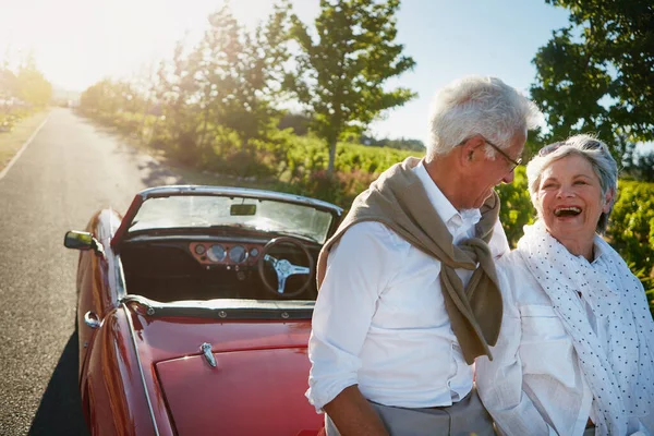 Tahun Pensiun Anda Dimaksudkan Untuk Dinikmati Pasangan Senior Akan Pergi — Stok Foto