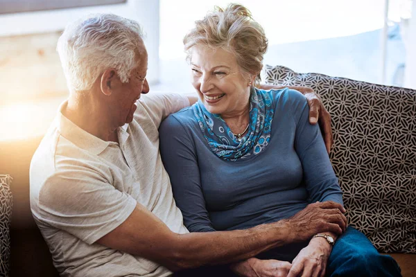 Theyre Membuktikan Bahwa Cinta Sejati Memang Ada Pasangan Senior Bersantai — Stok Foto