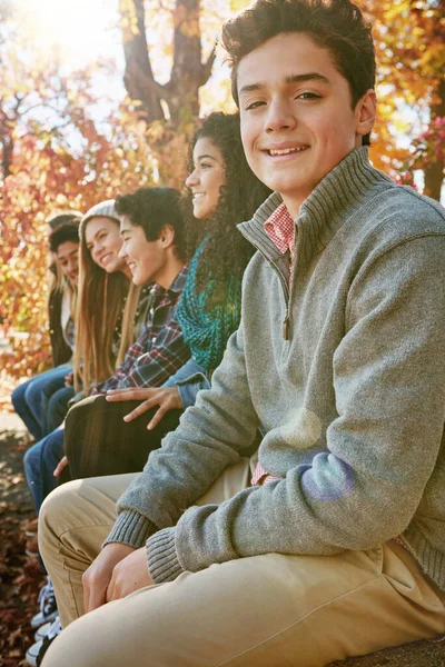 Tillsammans Fantastisk Känsla Eller Hur Porträtt Grupp Unga Vänner Som — Stockfoto