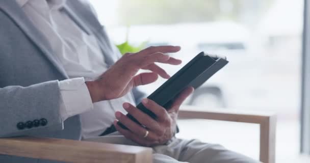 Email Pesquisa Mãos Com Tablet Para Trabalho Estratégia Negócios Inspiração — Vídeo de Stock
