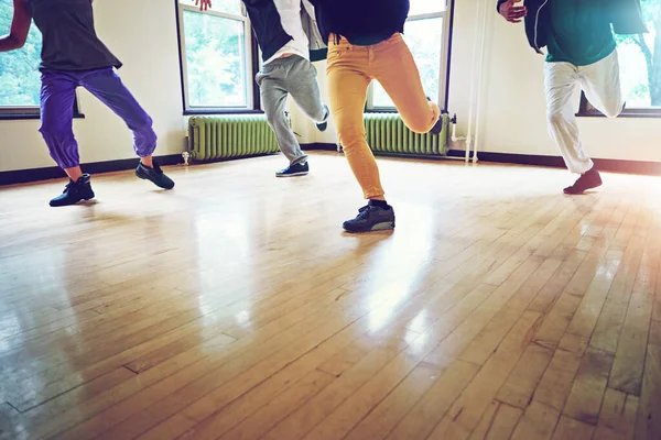 Tek Bir Kalple Atan Dans Takımı Stüdyoda Dans Eden Bir — Stok fotoğraf
