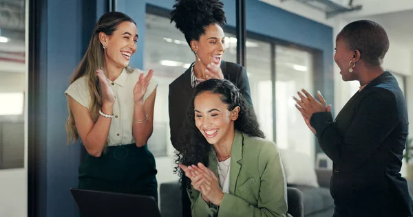 Applause Laptop Women High Five Celebrate Stock Market Success Revenue — Photo