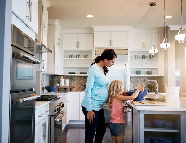 Shes Helping Mom Prepare Tasty Little Treat Little Girl Helping — Stock Photo, Image