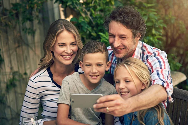 Moments Well Remember Happy Family Taking Selfie Together Backyard — Stock Photo, Image