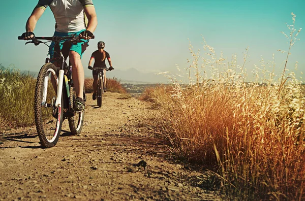 Just Keep Pedaling Two Cyclists Out Cycling Countryside — Stock Photo, Image