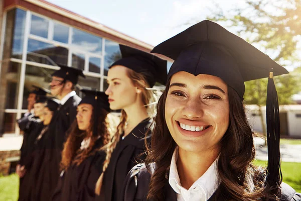 Stolz Auf Den Abschluss Porträt Einer Lächelnden Studentin Abschlusstag Mit — Stockfoto