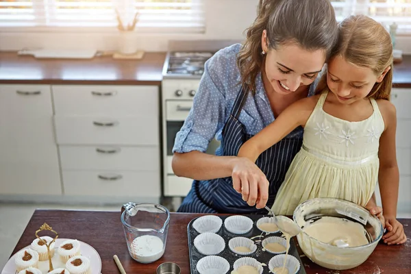 Quality Time Our Children Something Cherished Mother Her Daughter Baking — Stock Photo, Image