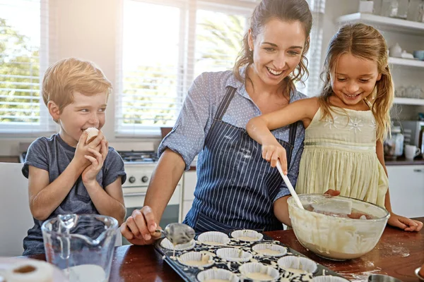 Hoe Meer Bakken Hoe Meer Eet Een Moeder Bakken Keuken — Stockfoto
