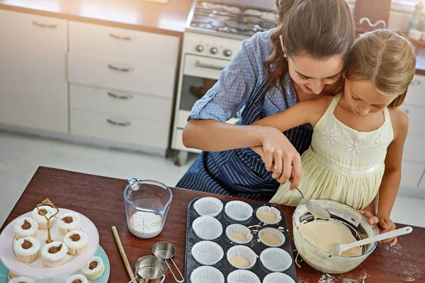 Learning Basics Baking Mother Her Daughter Baking Kitchen — Stock Photo, Image