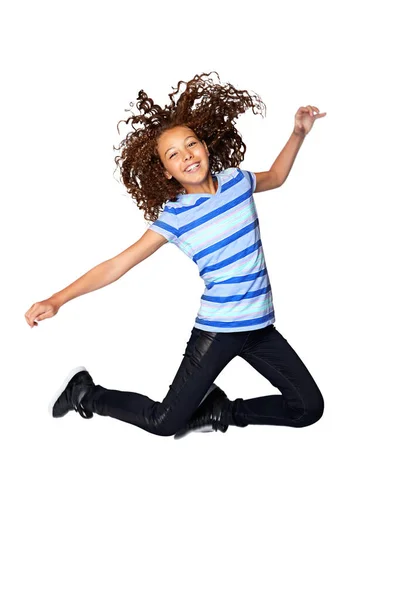 若さの豊かさに満ちている スタジオショットの若い女の子ジャンプの喜びのために白い背景 — ストック写真