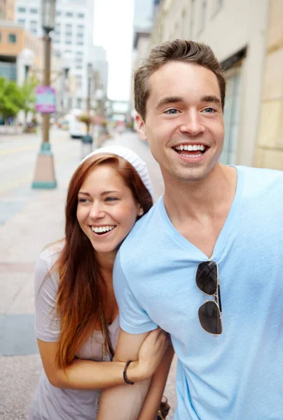 Wir Haben Spaß Wohin Wir Auch Gehen Ein Glückliches Paar — Stockfoto