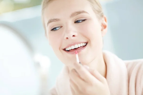 Shes Getting Ready Kiss Smiling Woman Applying Lipgloss Copyspace — Stock Photo, Image