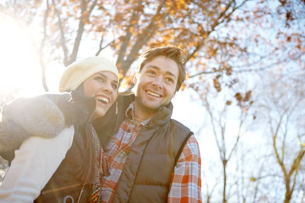 Celebrating Love Amidst Beauty Nature Loving Young Couple Embracing — Stock Photo, Image