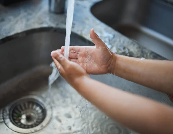 Kind Handen Wassen Voor Schone Hygiëne Gezondheid Welzijn Met Water — Stockfoto