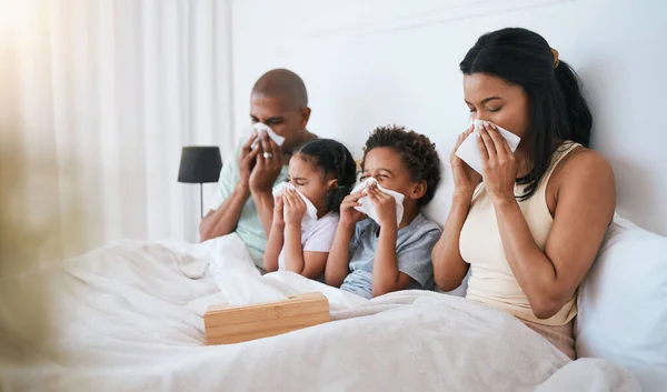 Sick Flu Family Bed Tissue Blowing Nose Illness Disease Cold — Stock Photo, Image