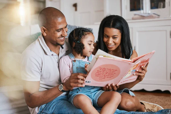 Amor Ligação Família Lendo Livro Juntos Antes Dormir Quarto Casa — Fotografia de Stock